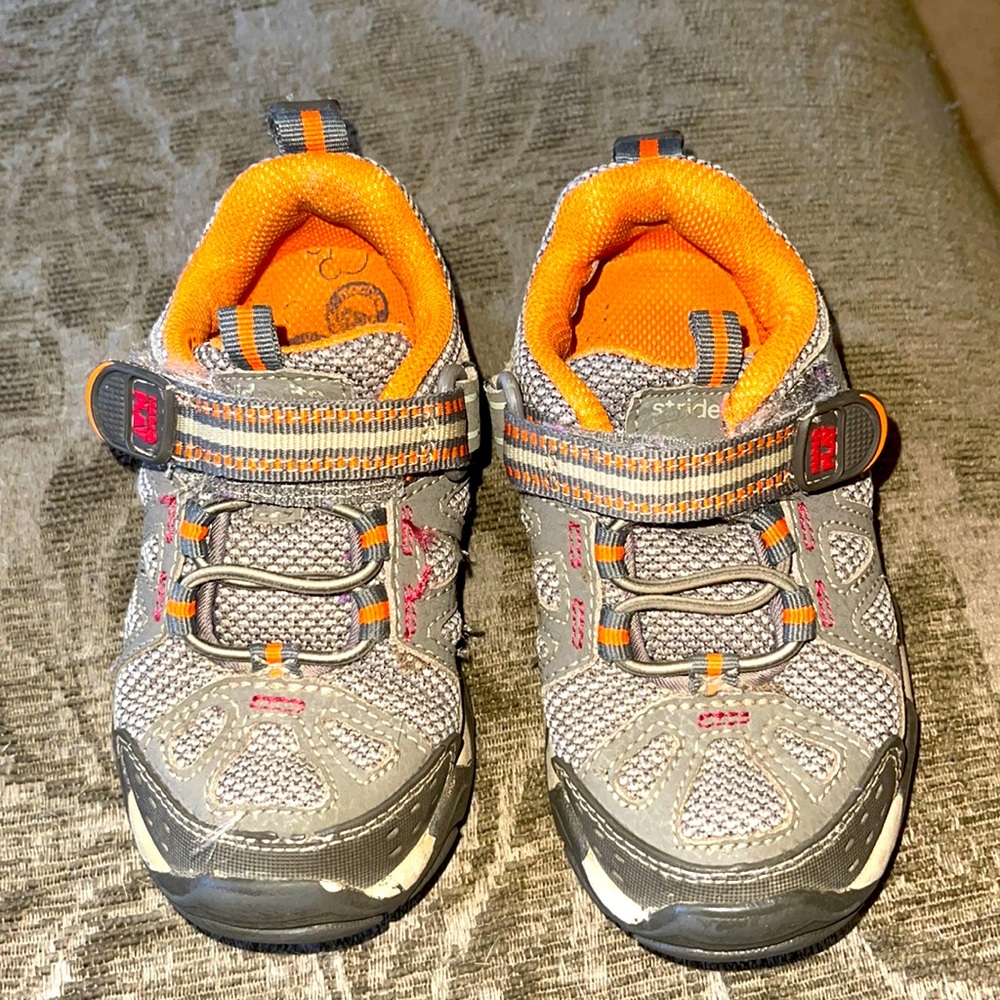 Stride Rite toddler tennis shoes. Still in great condition.